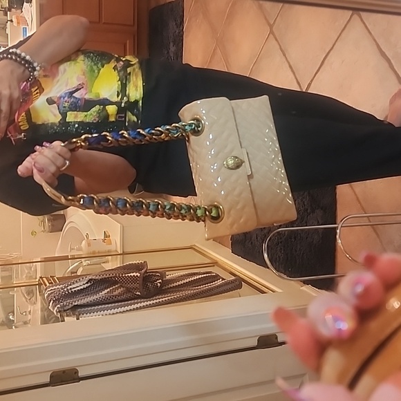 - KURT GEIGER LONDON KENSINGTON LEATHER SHOULDER BAG - Picture 11 of 11